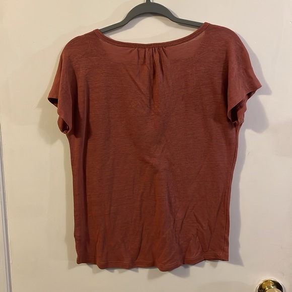 Old Navy XS pink t-shirt - Picture 2 of 3